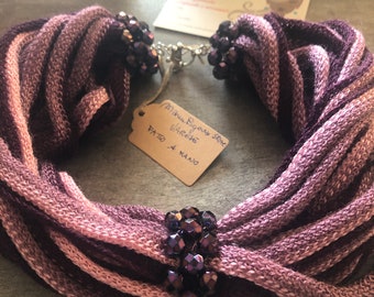 Collana in caldo cotone rosa/viola con perle in vetro idea regalo handmade Made i Italy