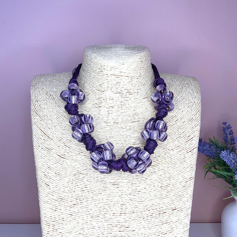 Bijoux en corde collier lilas sur cordon violet idée cadeau col rond bijoux artisanaux image 3