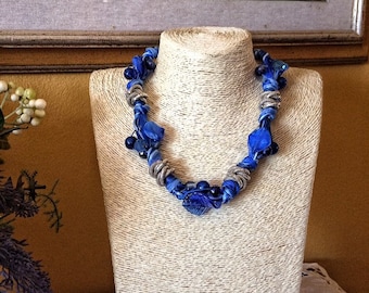 Collana  blu particolare, collana casual, collana di cristalli, collana in corda, gioielli artigianali, idea regalo, bigiotteria