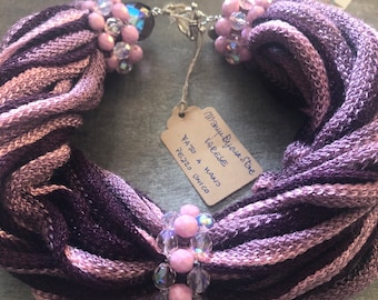 Necklace in warm pink/purple cotton with glass pearls, handmade gift idea Made in Italy
