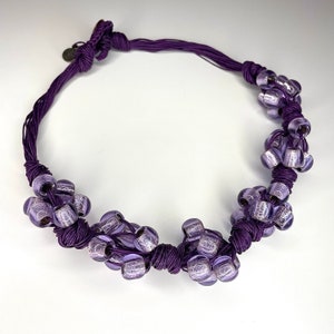 Bijoux en corde collier lilas sur cordon violet idée cadeau col rond bijoux artisanaux image 4