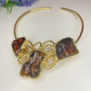 Choker necklace in golden metal and natural stones, important gift idea, hypoallergenic metal, unique piece image 5