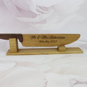 Wooden Cake Knife in Oak and Walnut