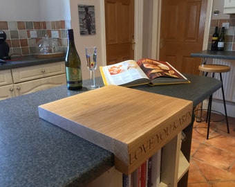 Solid oak lipped chopping board