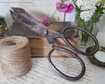 Big old metal scissors Brocante decor Vintage home decoration
