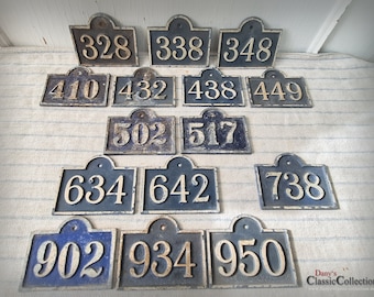 Oude metalen cijfers ~ huisnummer ~ gegalvaniseerd aluminium ~ shabby nummer ~ blauw met wit schrift ~ vintage shabby decoratie ~ 21hgvms