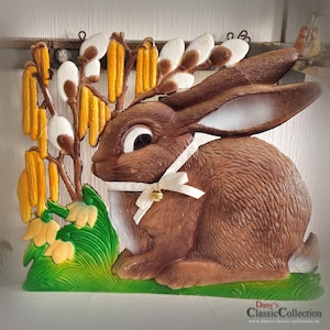 Große alte 38 x 33 cm Dresdner Pappe geprägt ~ Hase mit Weidenkätzchen auf Blumenwiese ~ Osterdeko ~ Sammlerstück ~ Frohe Ostern ~ od22ewdph