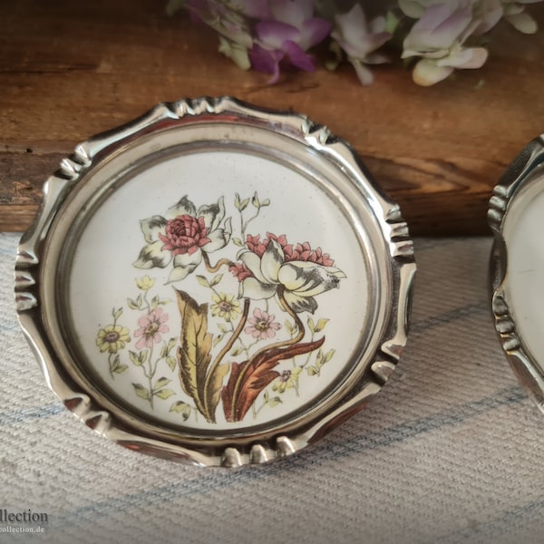 2 sous-verres en porcelaine avec bord chromé ~ motifs floraux ~ fleurs ~ céramique ~ rétro ~ objets de collection ~ 23hgusfl
