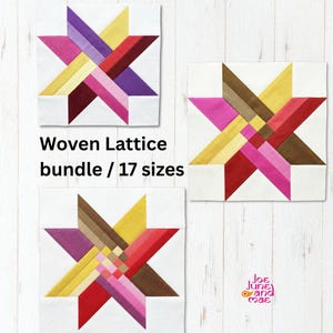 Puede incluir: Tres bloques de edredón cuadrados con un diseño de estrella tejida en tonos de rojo, rosa, amarillo, morado y marrón sobre un fondo blanco. Se muestra el texto "Woven Lattice bundle / 17 sizes". Los bloques están dispuestos sobre una superficie de madera blanca.