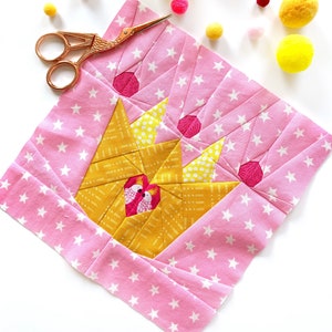Crown Quilt Block Pattern, yellow pink crown on pink background