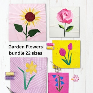 Może przedstawiać: Kolekcja kolorowych kwadratów materiału z motywami kwiatowymi, w tym słonecznik, róża, żonkile, tulipany i dzwonki. Wyświetlany jest tekst "Garden Flowers bundle 22 sizes". Obecne są również materiały do szycia i nożyczki.