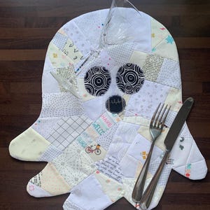 Ghost placemat/ coaster patched sewing pattern . The cutest little quilted ghost placemat pattern, perfect for your fabric scraps. The pattern is for a placemat and a Coaster.