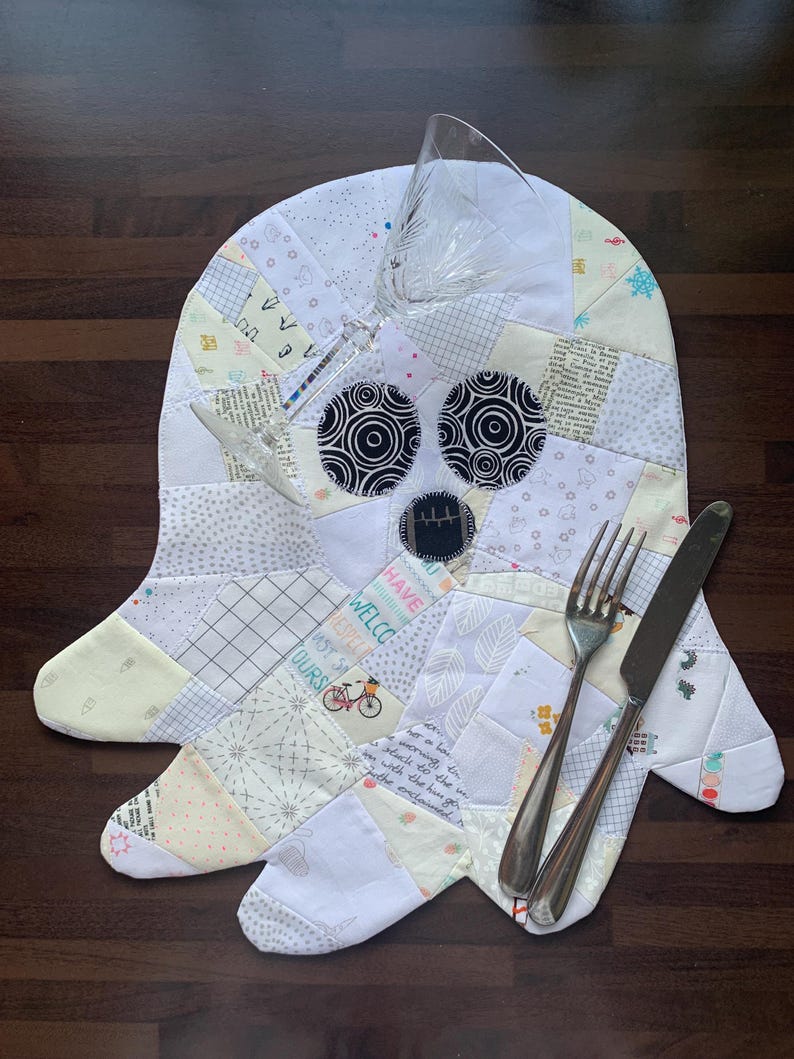 Ghost placemat/ coaster patched sewing pattern . The cutest little quilted ghost placemat pattern, perfect for your fabric scraps. The pattern is for a placemat and a Coaster.