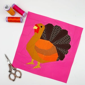 turkey quilt block pattern brown colored turkey on pink background