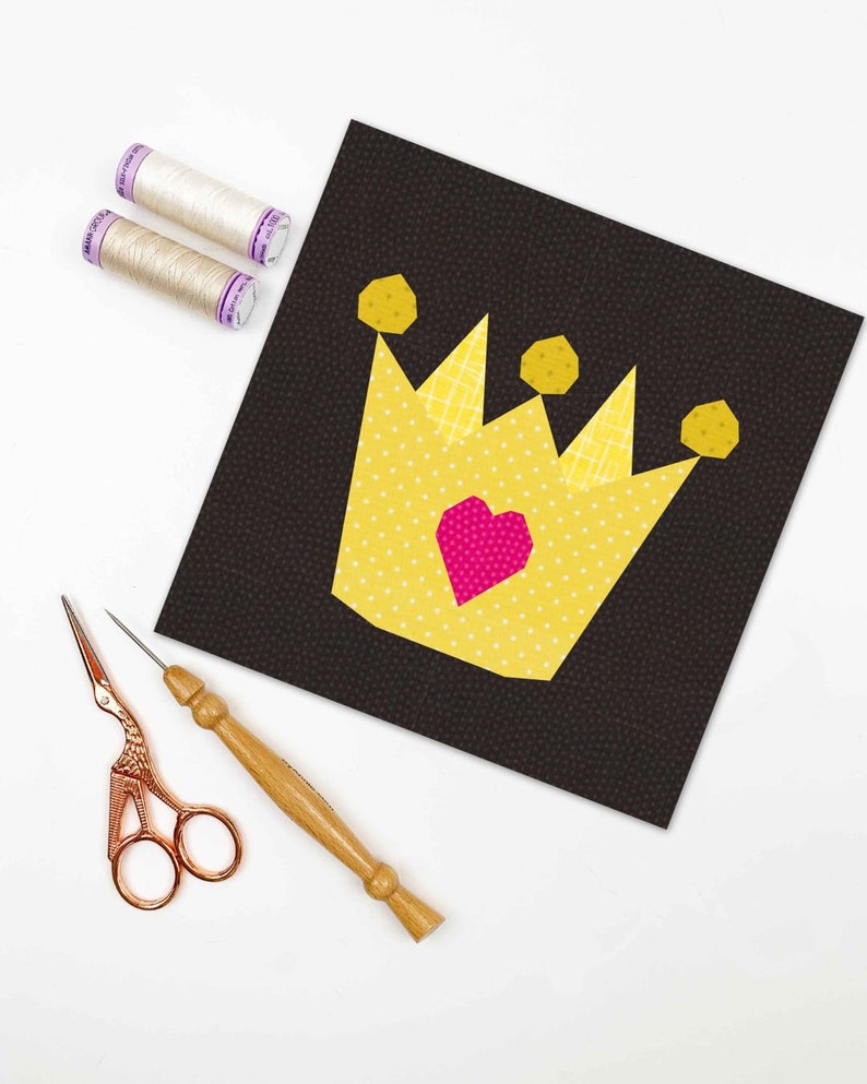 Crown Quilt Block Pattern, yellow pink crown on brown background