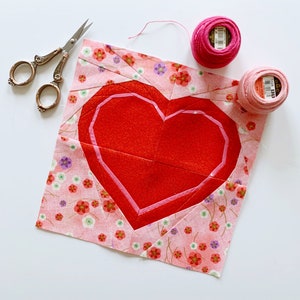 Padrão de bloco de colcha em forma de coração: base de patchwork com papel (download em PDF)