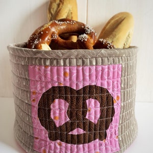 Quilted fabric bread basket, PDF instant download, pretzel paper piecing detail image 5