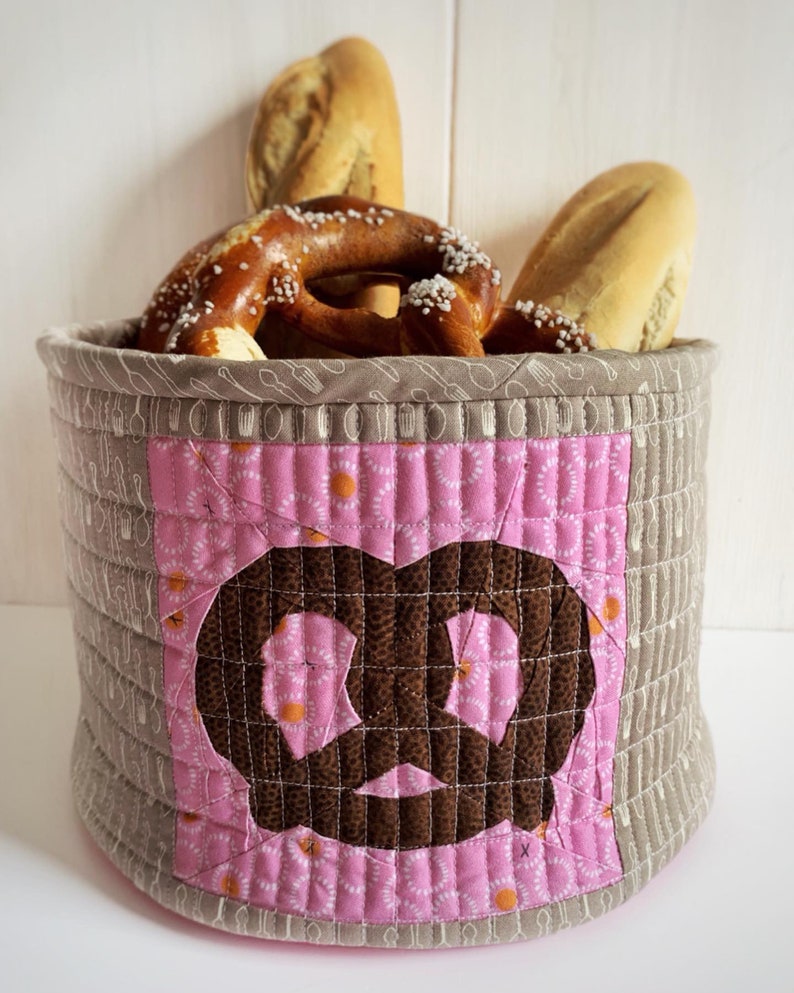 Quilted fabric bread basket, PDF instant download, pretzel paper piecing detail image 5