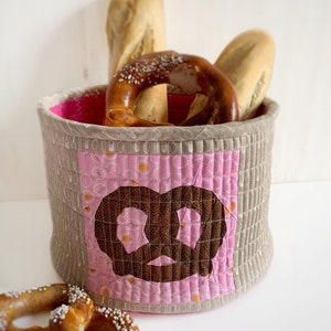 Quilted fabric bread basket, PDF instant download, pretzel paper piecing detail image 6