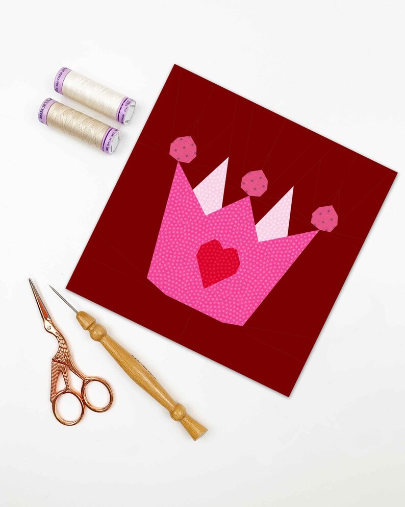 Crown Quilt Block Pattern, pink crown on pink background