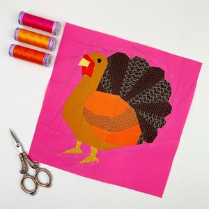 turkey quilt block pattern brown colored turkey on pink background