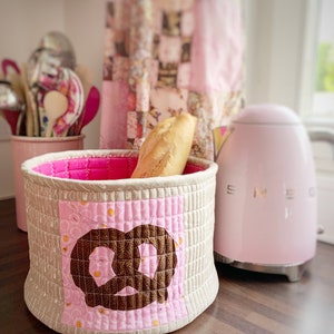Quilted fabric bread basket, PDF instant download, pretzel paper piecing detail image 4
