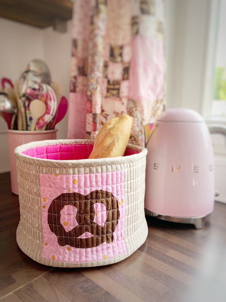 Quilted fabric bread basket, PDF instant download, pretzel paper piecing detail image 4