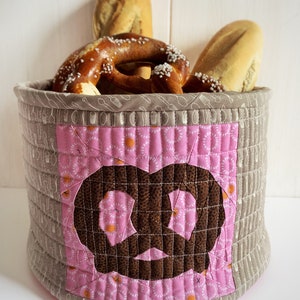 Quilted fabric bread basket, PDF instant download, pretzel paper piecing detail image 2