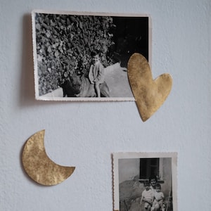 Small hammered heart, wall decoration in gold metal brass