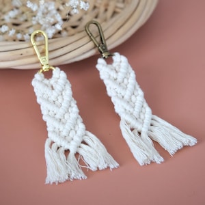 Macramé keychain or macramé bag jewelry