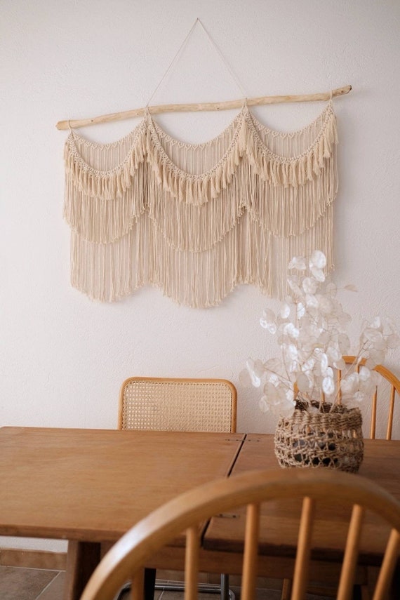 Grand tissage mural en macramé