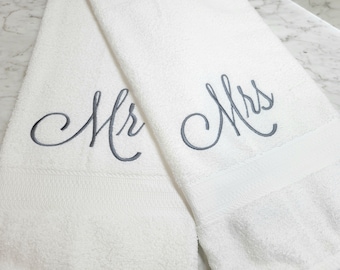 Embroidered Bath Towel Set-Bridal Gift-Mr & Mrs Wedding Gift- Mr and Mrs Towel Set- Housewarming towel gift