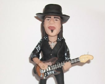 Figura de Stevie Ray Vaughan, estrella del blues rock, escultura en miniatura, escultura de arcilla polimérica hecha a mano, decoración del hogar
