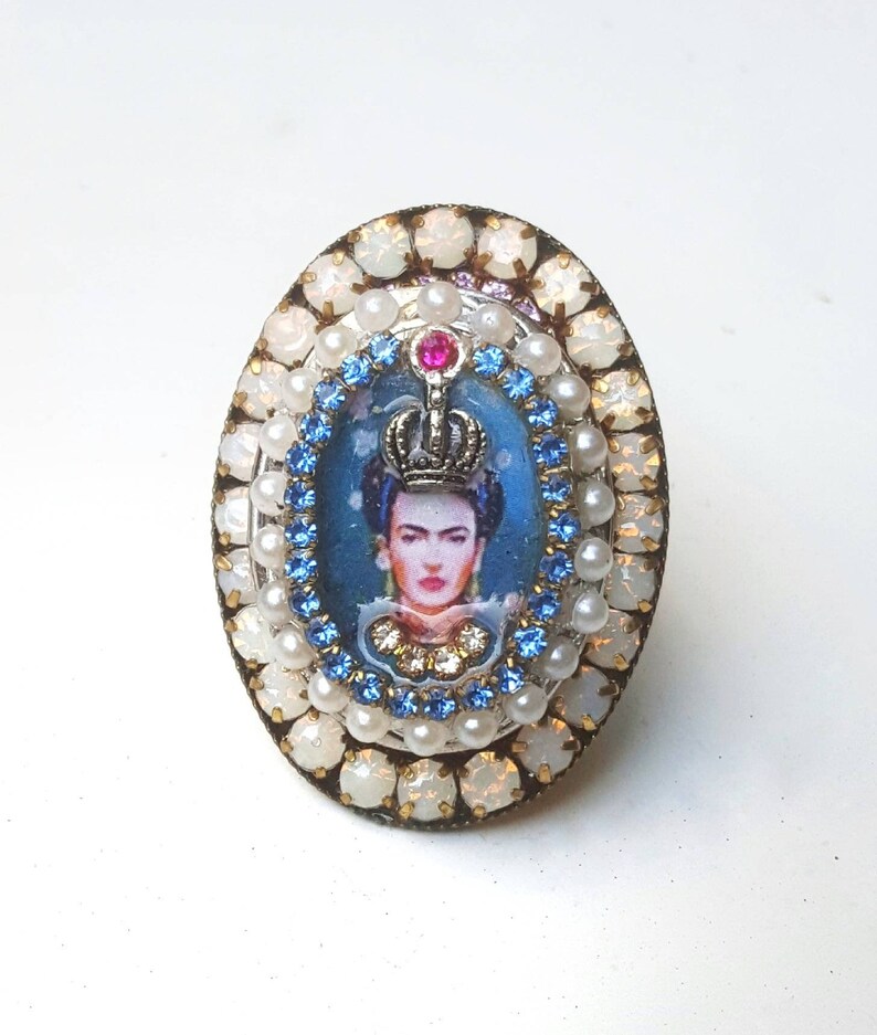 Poison ring,Frida Kahlo jewelry,unusual ring,statement locket ring,ring with a crown,secret ring,locket ring,vintage style ring,opal poison