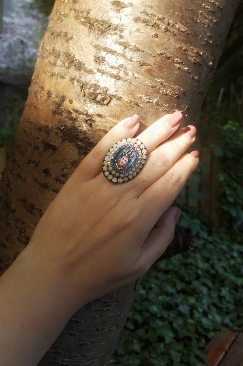Poison ring,Frida Kahlo jewelry,unusual ring,statement locket ring,ring with a crown,secret ring,locket ring,vintage style ring,opal poison