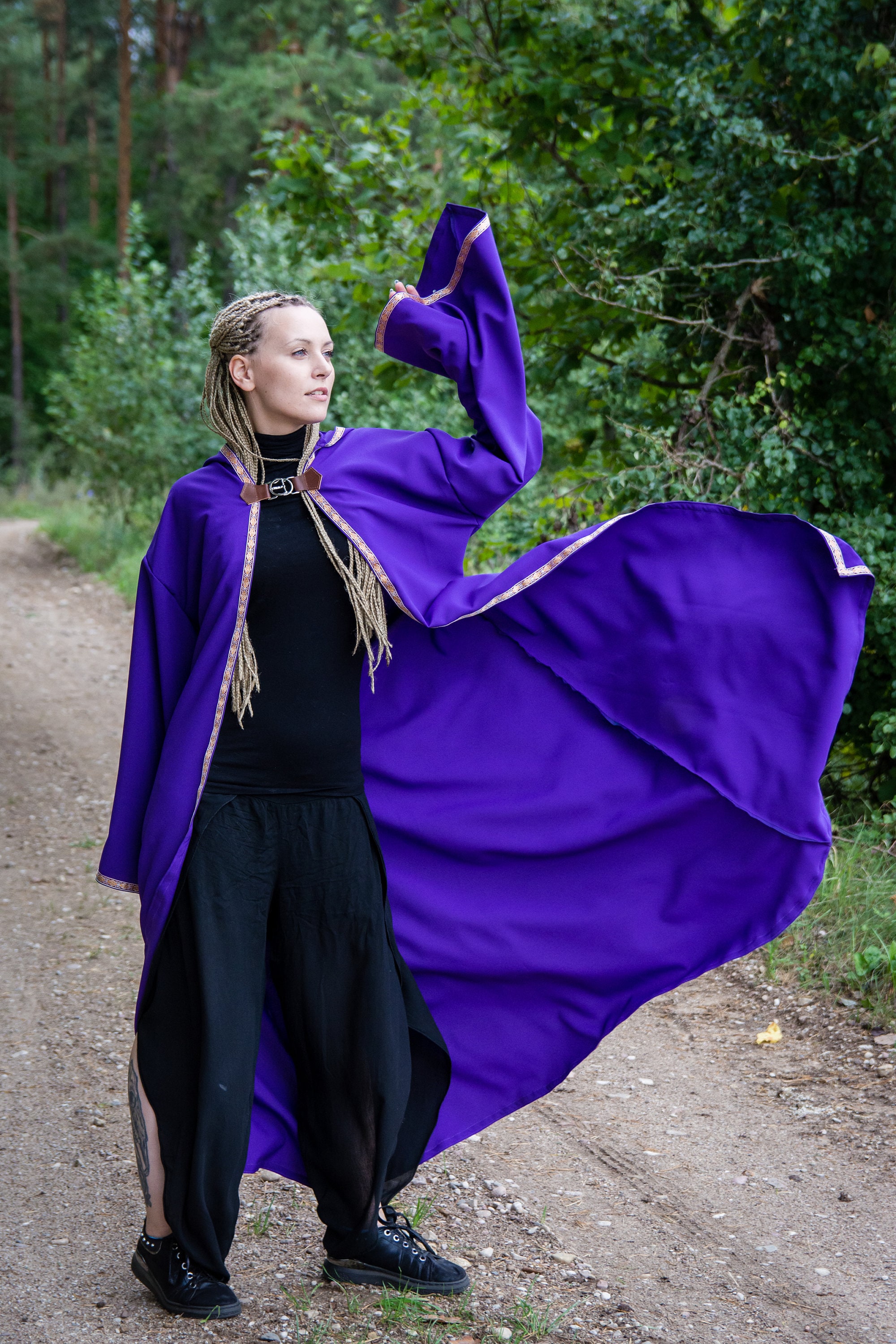 Halloween Mittelalterliches Hexenkleid Umhang Kapuzenkostüm Samtumhang Mäntel mi