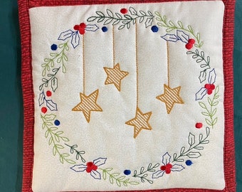 Embroidered Christmas Wreath Potholder: Stars Kitchen Decor