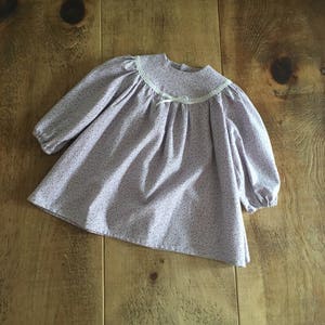 Herrlich weiche gebürstete Baumwolle Kleid, lila Blumen Kleid, Kittel Kleid, Winter-Kleid, Mädchen lang Sleeved Kleid, Mädchen lila Kleid