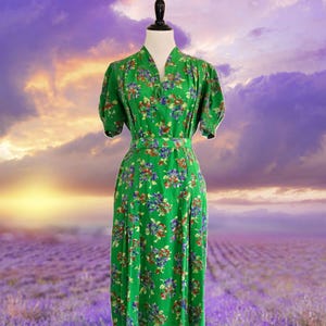 Vintage 1940s Green Floral Print Silk Dress