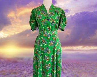 Abito vintage in seta con stampa floreale verde anni '40