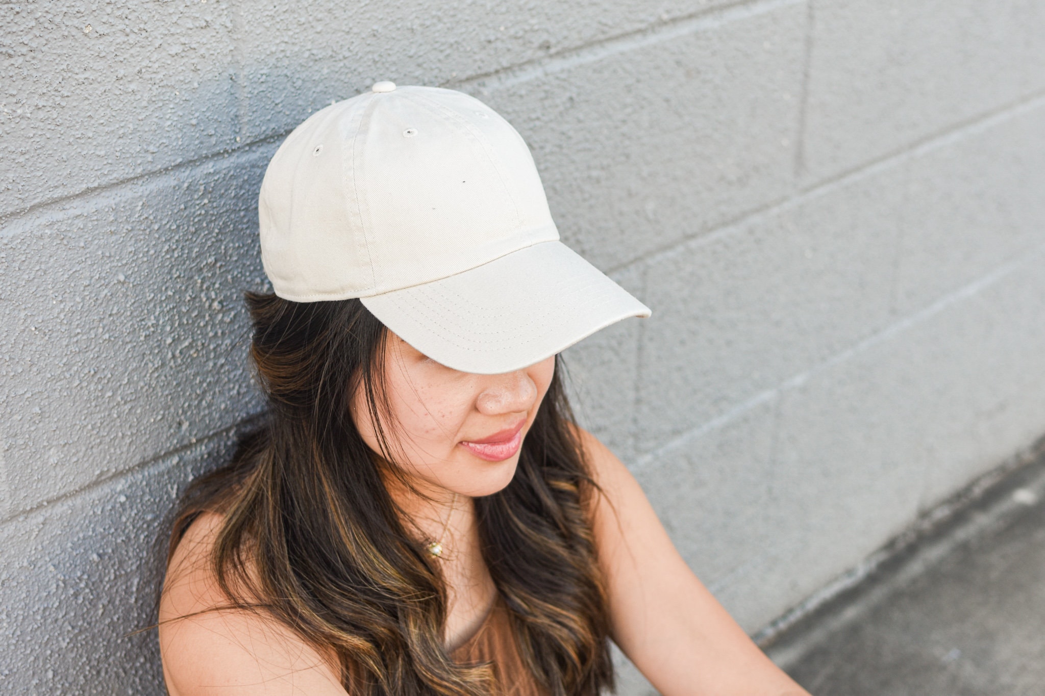 Plain beige baseball cap deals