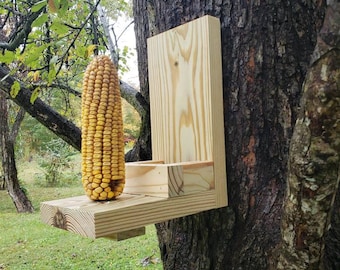 Wooden Squirrel Feeder, Corn Cob Squirrel Feeder, Peanut Squirrel Feeder, Wooden Squirrel Feeder, Outdoor Feeder