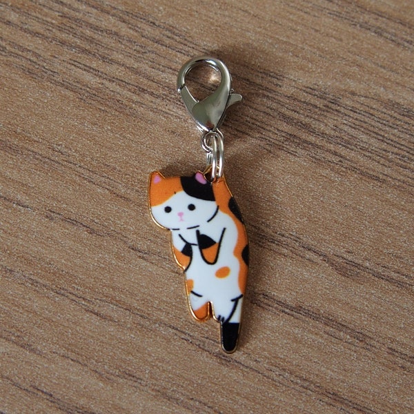 Calico cat charm pendant, zip pull, crochet marker, cat zipper charm, cat lovers gift idea, Christmas gift, cat bag charm, Stocking stuffer