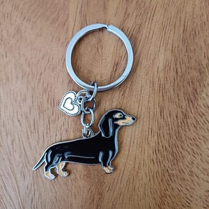 Dachshund key holder, sausage dog key keeper, keyring, puppy key fob, keychain with heart charm pendant, dog owners gift, Christmas present