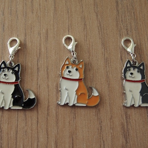 Husky Dog Charm: Alaskan Malamute Zipper Pull, Crochet Marker