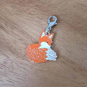 キツネのチャームペンダント、キツネのジッパーチャーム、ハンドバッグのジッパーチャーム、バッグのジッパー装飾、動物のペンダント、キツネのエナメルチャーム、自然愛好家へのギフトアイデア