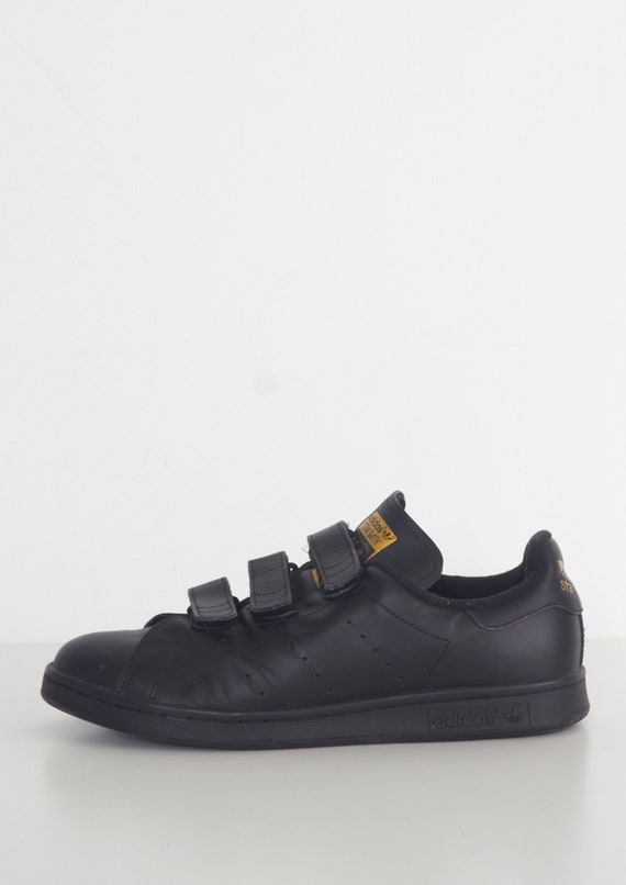 black adidas trainers size 7
