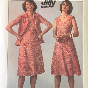 1977 Size 10, Simplicity 7965, JIFFY DRESS & Jacket; KNIT Pullover Dress with V-Neckline and Cap Sleeves; Short-Sleeved Jacket