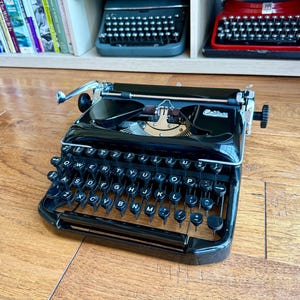 Serviced and new platen -1956 Glossy Black Erika 11 Typewriter QWERTY, with Immaculate Case