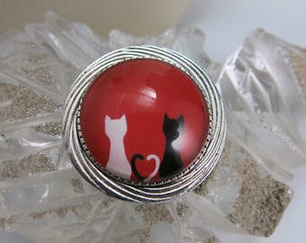 Brooch, glass cabochon pin. Little cats in love